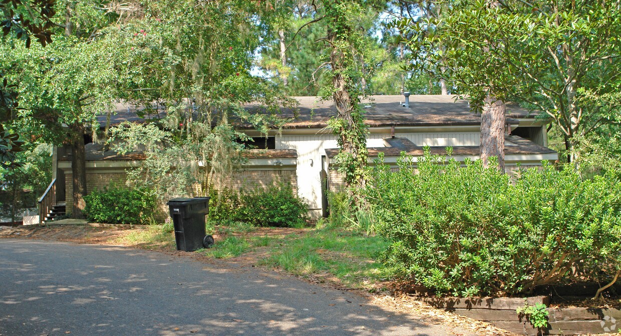 Primary Photo - 3739 Donovan Dr