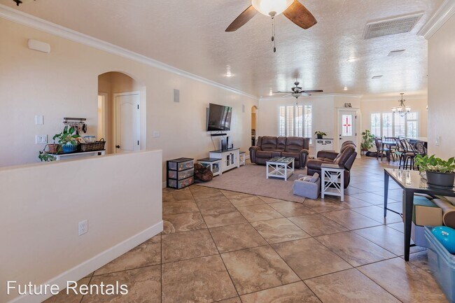 Foto del edificio - 4 br, 3 bath House - 558 San Simon Dr