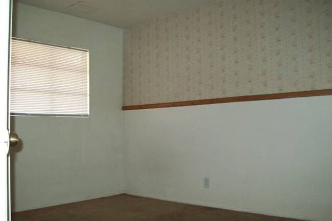 Building Photo - Spacious 5 Bedroom Tempe Home with Bonus L...