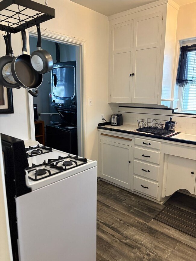 Foto del edificio - Charming 2 bedroom near downtown Modesto- Furnished option available