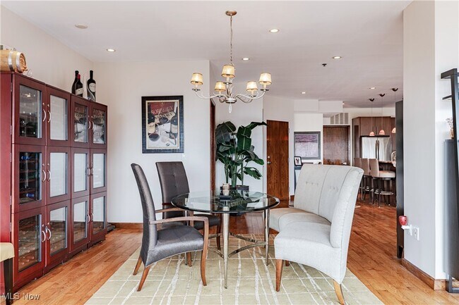 Foto del edificio - 701 W Lakeside Ave
