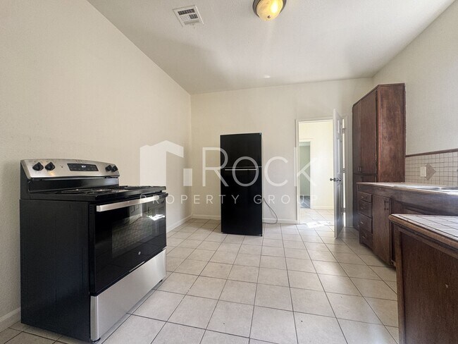 Foto del edificio - 114-116 SW 23rd St Duplex
