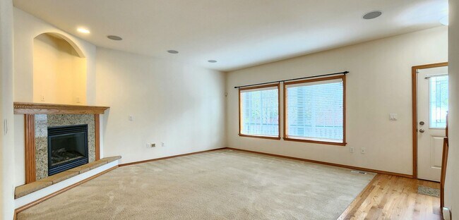 Building Photo - 3 Bedroom Home in Everett