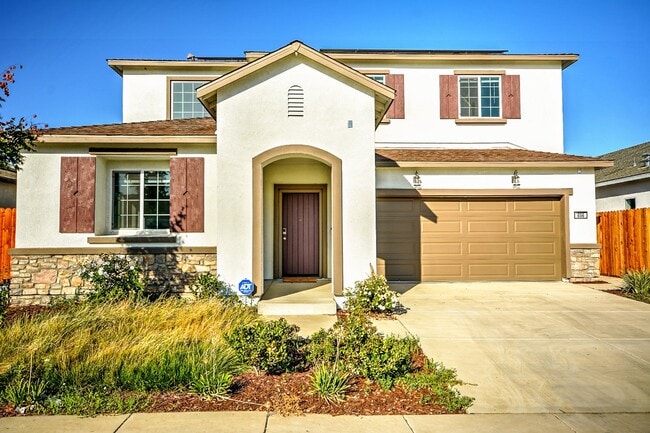 Building Photo - Newer home with solar AVAILABLE NOW!