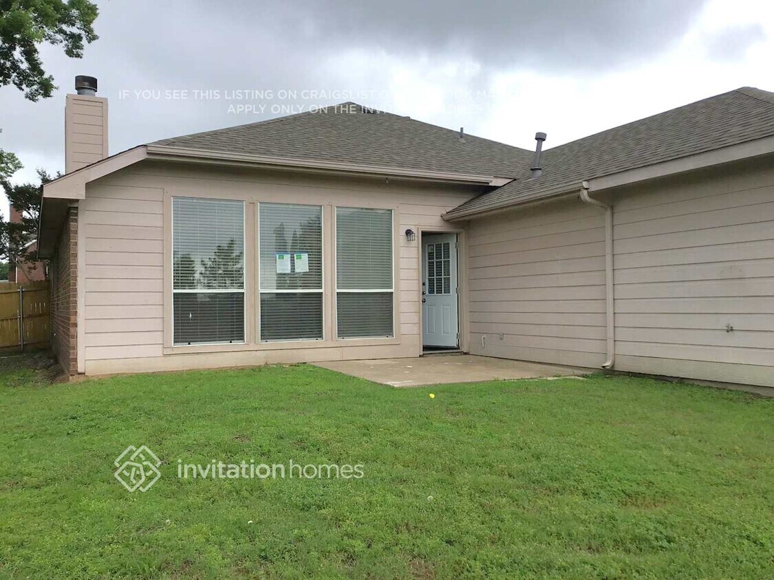 Building Photo - 1434 Vanderbilt Ln