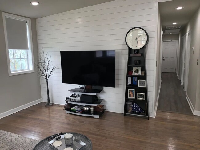 Building Photo - 3 Bedroom 1 Bath House - West Ashley - Cha...