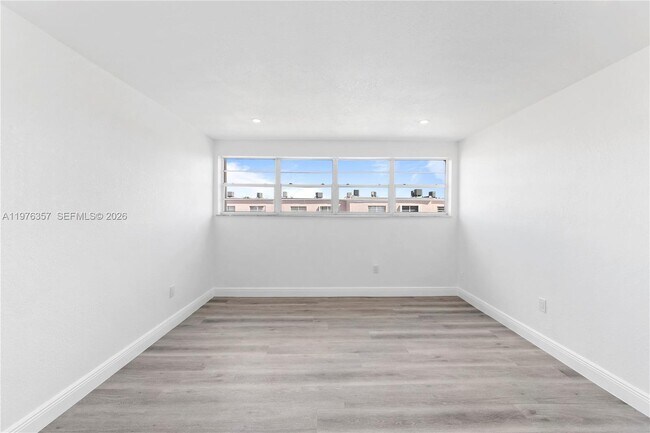 Building Photo - 840 SW 105th Ave