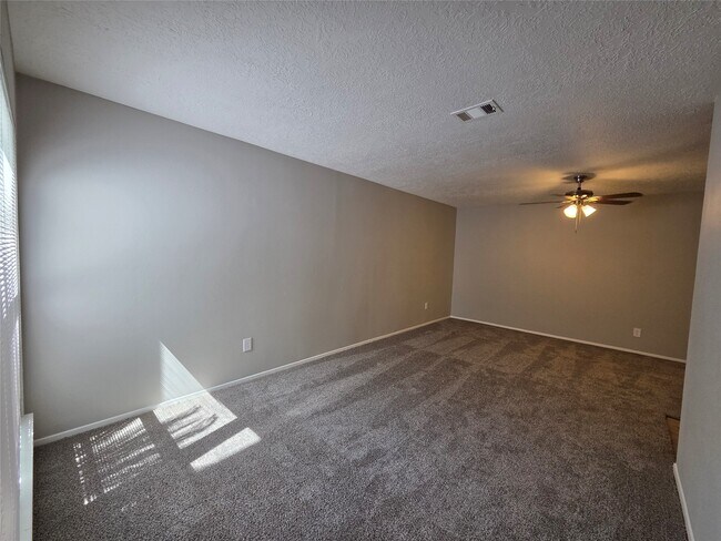 Foto del edificio - 16506 Forest Bend Ave