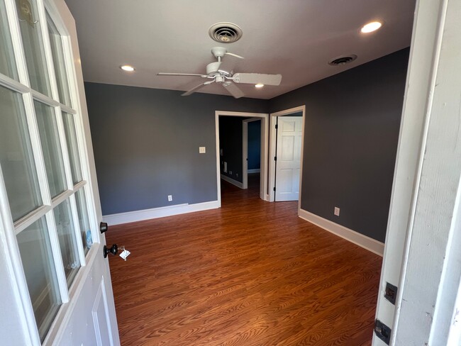 Building Photo - 6323 Mallory Dr