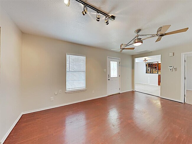 Foto del edificio - 1143 Newport Ave