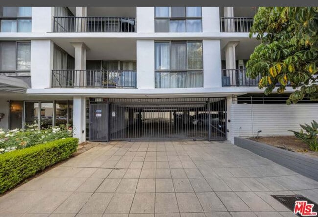 Building Photo - 601 E Del Mar Blvd