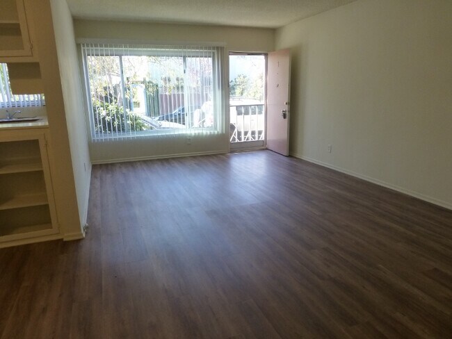 Building Photo - 6088 Cashio St