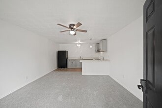 Building Photo - 602 S 3rd St Building Photo - 602 S 3rd St