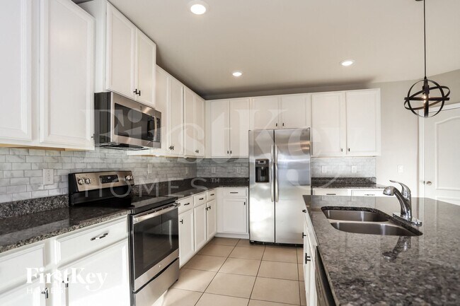 Foto del edificio - 14231 Poke Ridge Dr