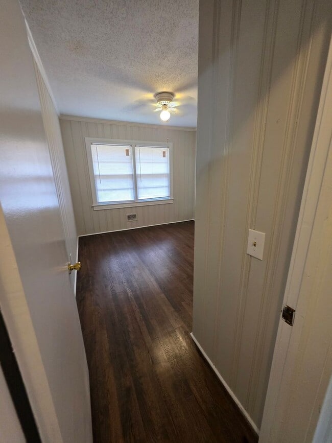 Foto del edificio - 107 Creek Dr