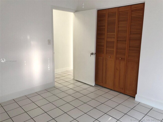 Foto del edificio - 15913 Fairway Heights Blvd