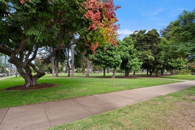 Building Photo - Exquisite Banker's Hill 3-Bedroom with Dir...