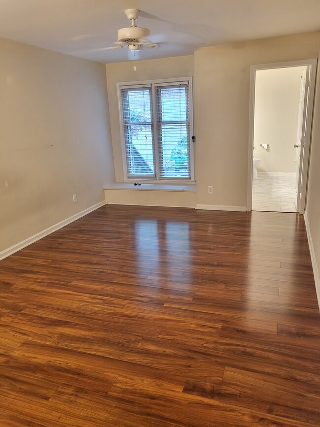 Master bedroom - 1111 Garden Ct