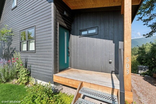 Building Photo - 503 2nd Ave E