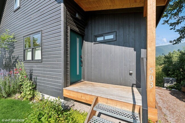 Foto del edificio - Furnished 2 Bed 2 Bath Columbia Falls Home