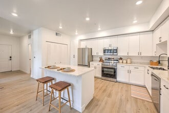 Building Photo - Landing 36