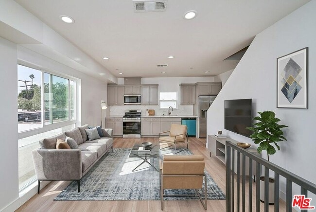 Building Photo - 1108 Queen Anne Pl