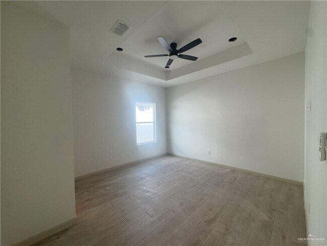 Foto del edificio - 1303 Rosewood Ln