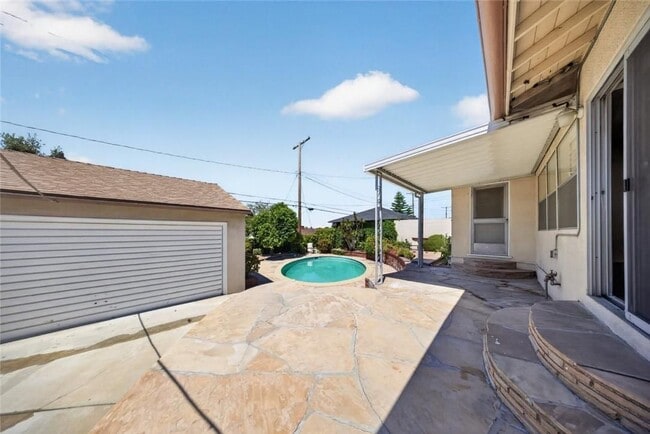 Building Photo - 2025 Jolley Dr