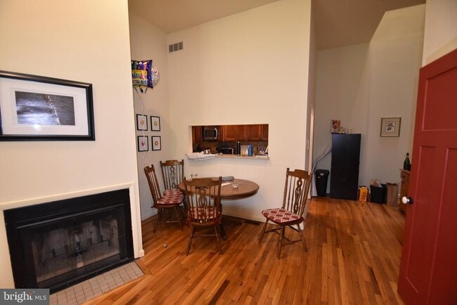 Building Photo - 1702 Kater St