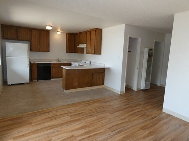 Building Photo - One Bedroom Apartment in Santa Maria