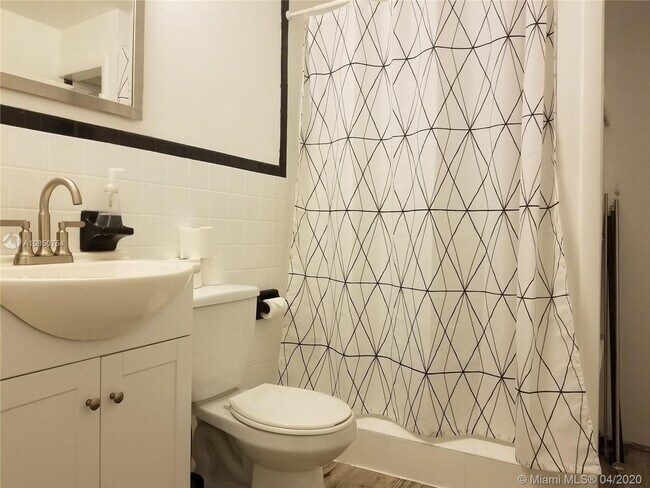 Foto del edificio - 124 NW 31st St