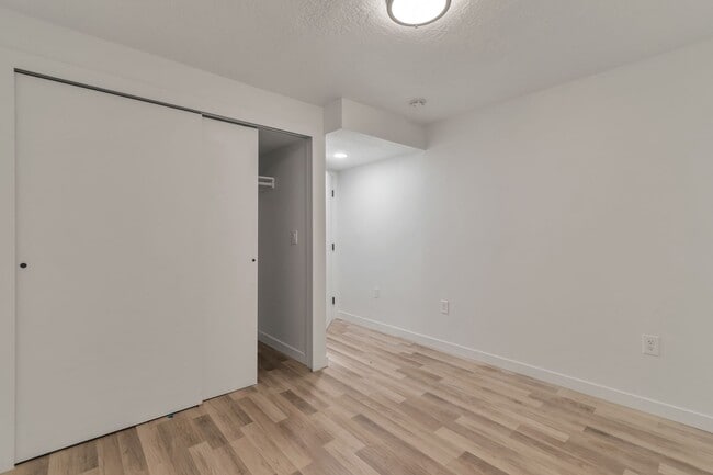 Building Photo - 2642-2642 S 800 E