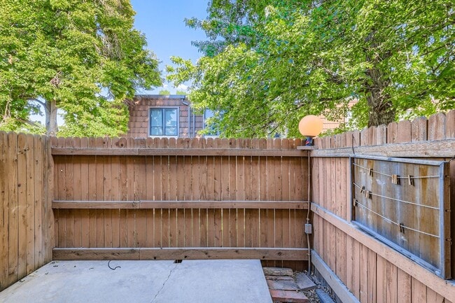 Building Photo - Fantastic Location Near Kendrick Lake Park!
