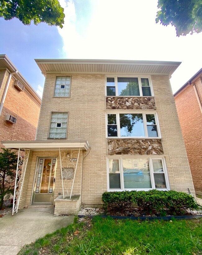 Building Photo - 8629 W Summerdale Ave