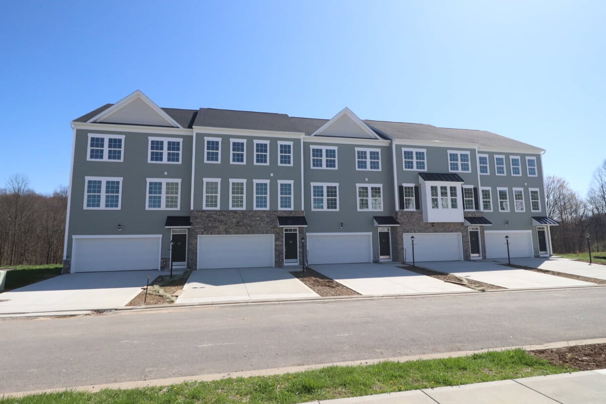 45 Dover Court - Stonebridge Townhomes