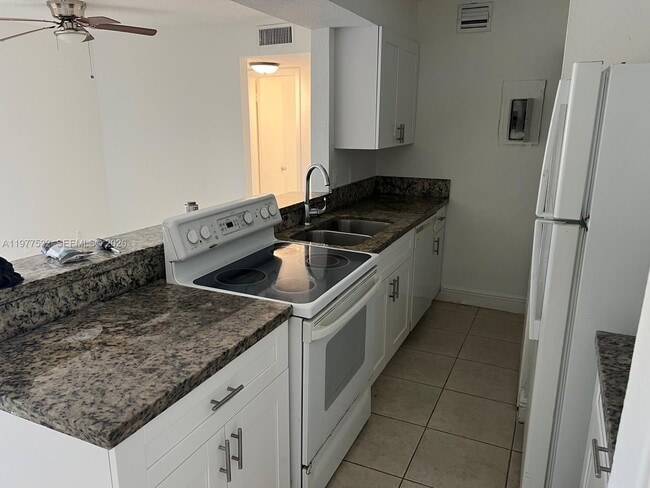 Foto del edificio - 4435 Treehouse Ln