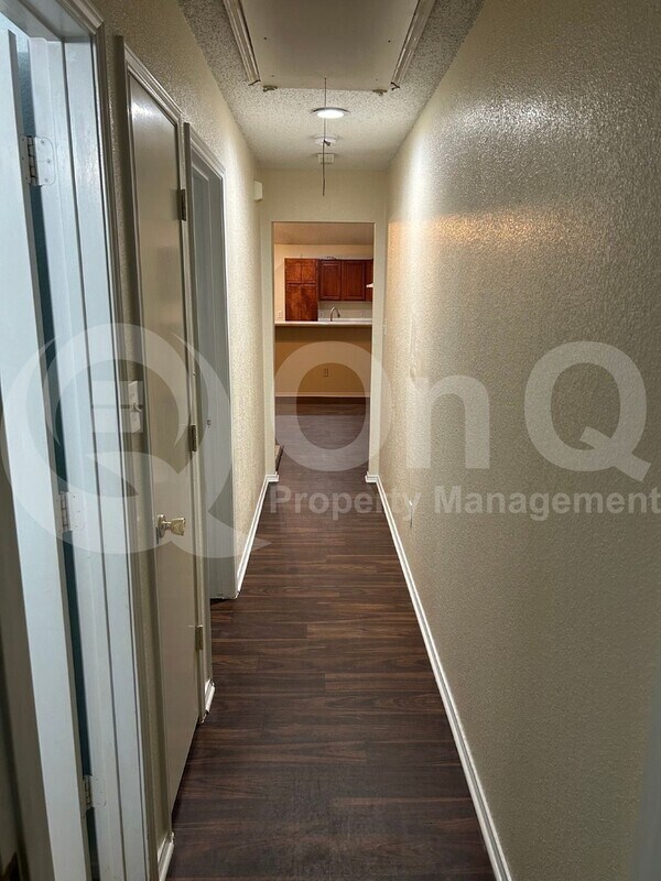 Foto del edificio - 2124 Rolling Creek Run