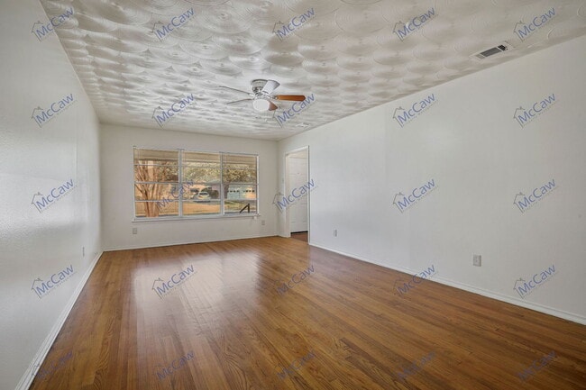 Building Photo - 8708 Barclay St