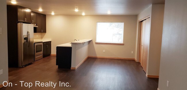 Building Photo - 2 br, 1 bath Apartment - 605 S. Helena