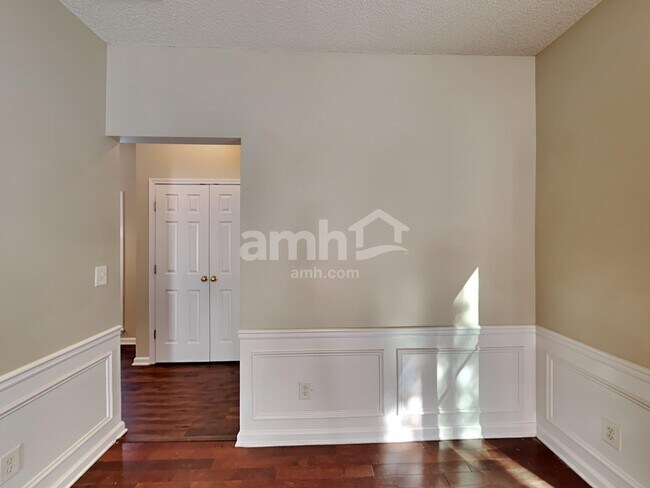Foto del edificio - 212 Ashland Dr