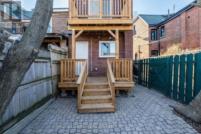 Photo du bâtiment - 633 Ossington Ave