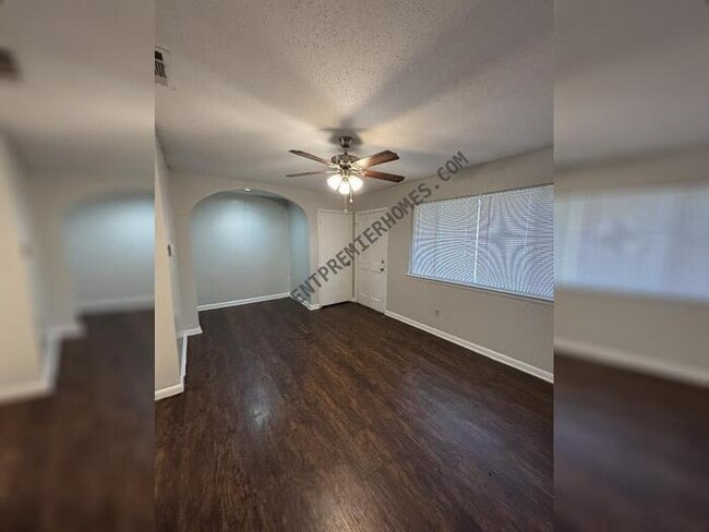 Foto del edificio - 16 Ross Cir