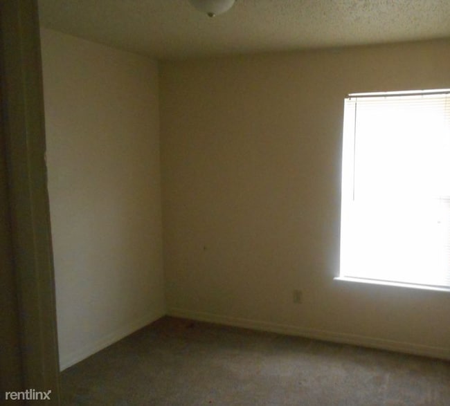 Building Photo - 9406 Ferrara Dr