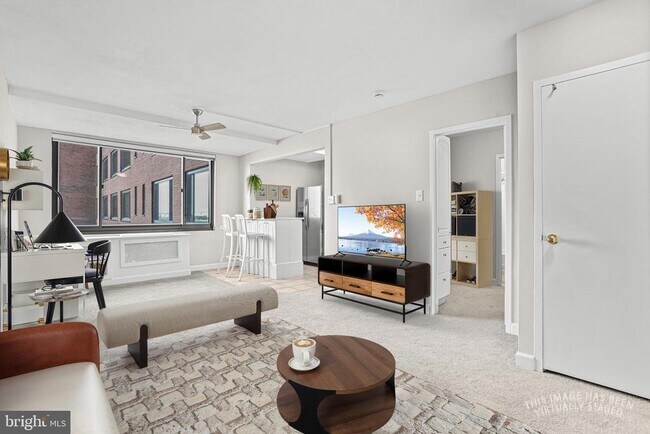 Foto del edificio - 1021 Arlington Blvd