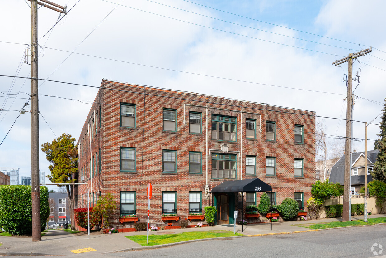 Primary Photo - Sealth Vista Apartments