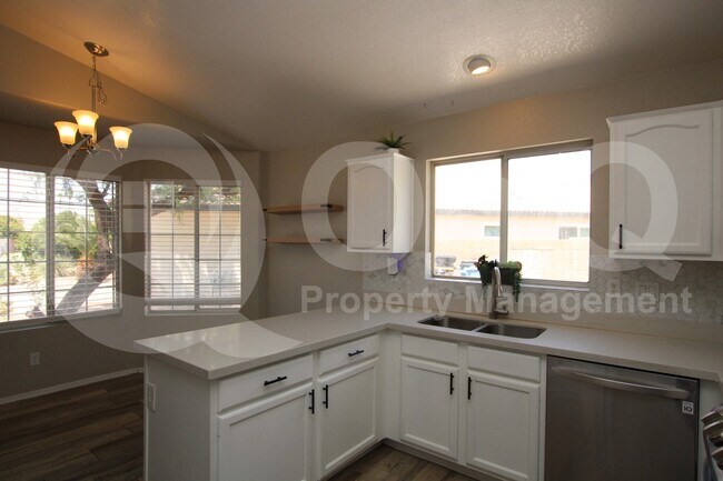 Foto del edificio - 545 S Ash St