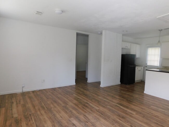 Foto del edificio - Completley Remodeled 2/1 in Longbranch!