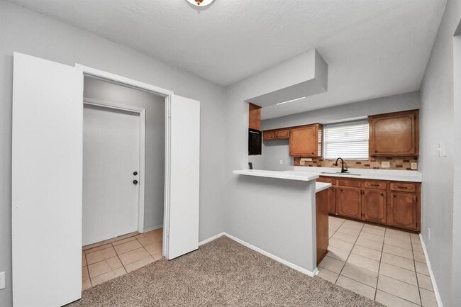 Building Photo - 2318 Hearne Dr