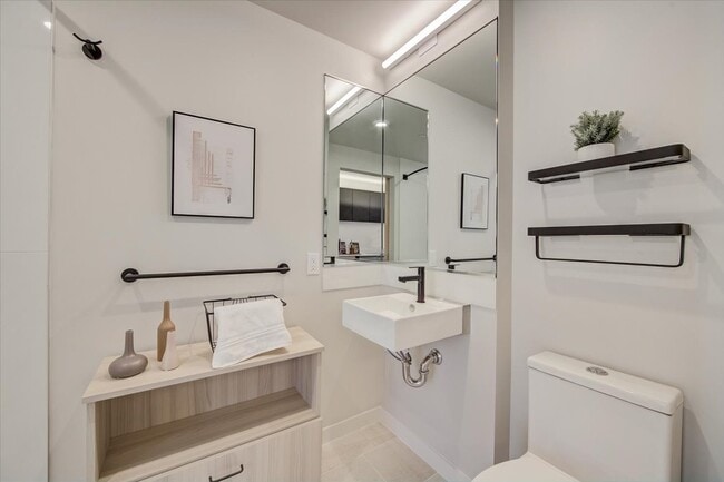 Interior Photo - 145 Leavenworth St
