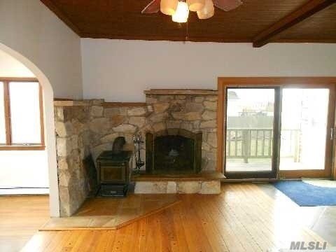 Primary Photo - 18 Beach Ave